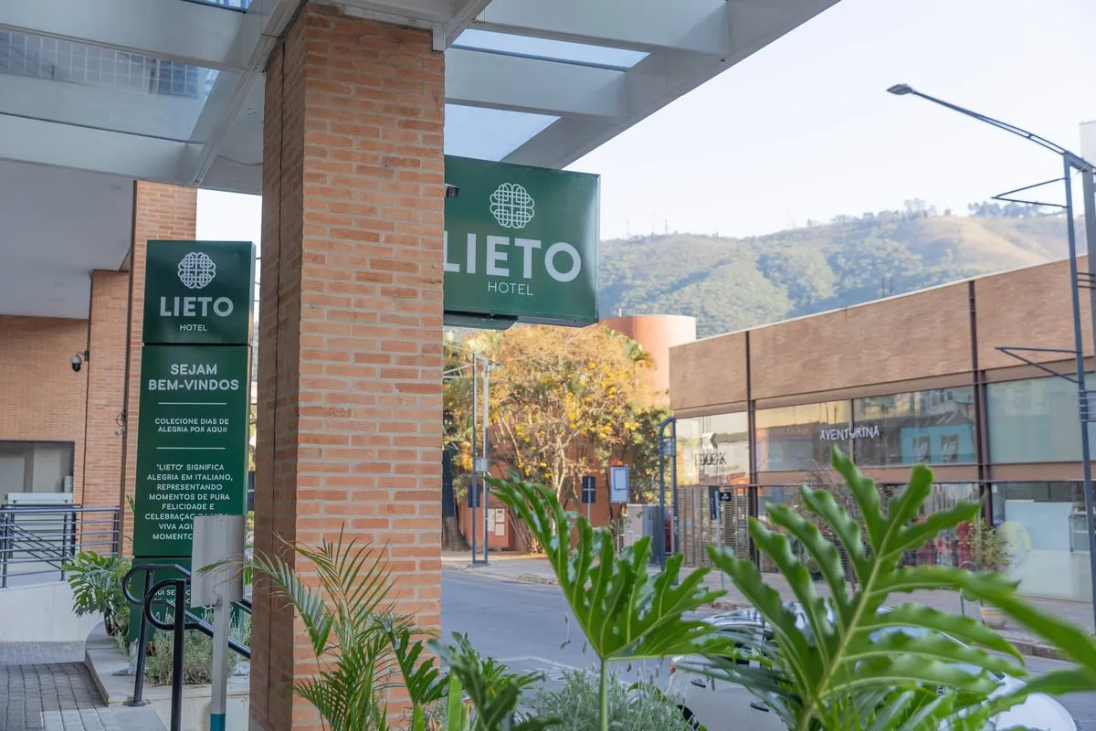 Fachada do Hotel Lieto